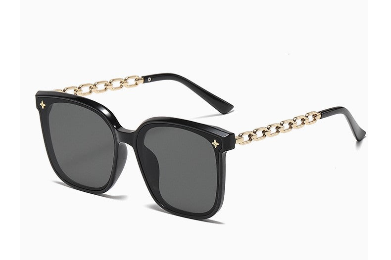 Luxe Link – Oversized Round Sunglasses with Metal Chain Detail